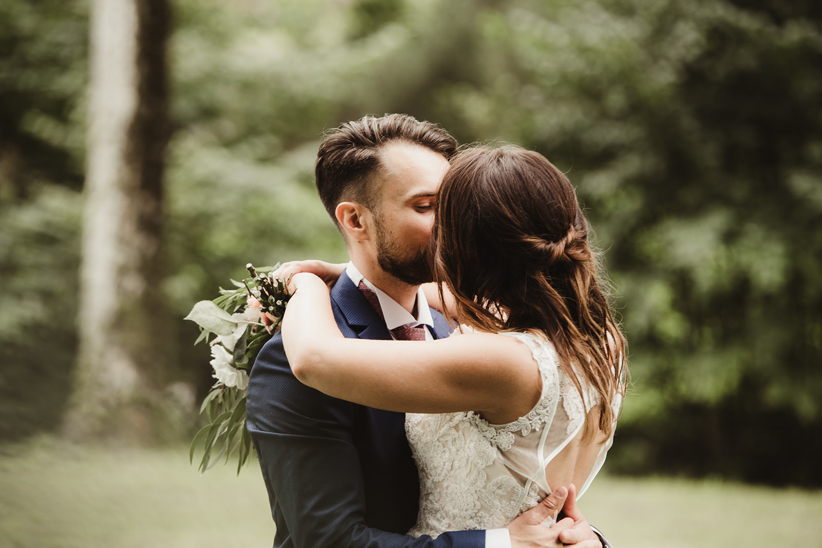 wildacorn wedding kiss